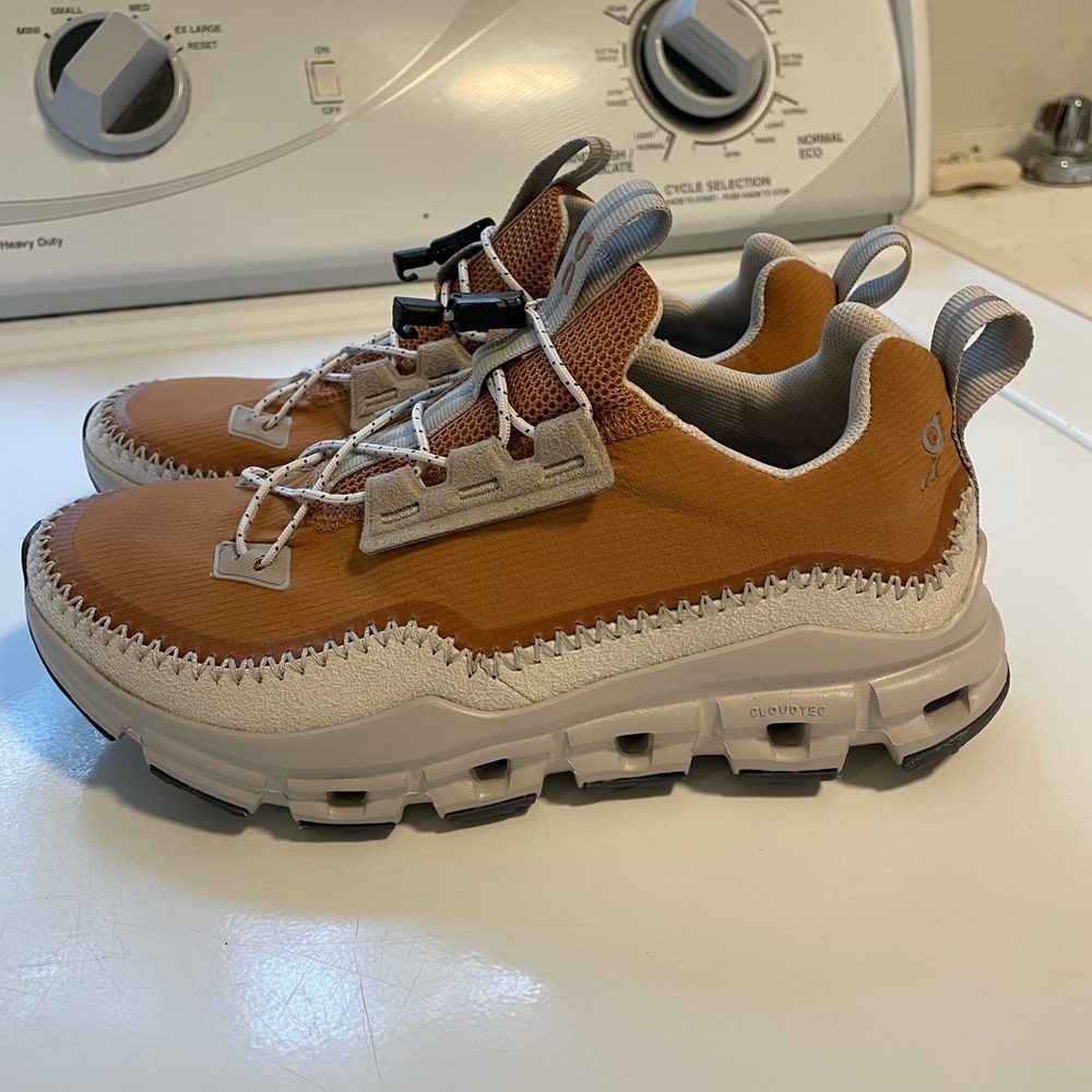 Womens oncloud running shoe